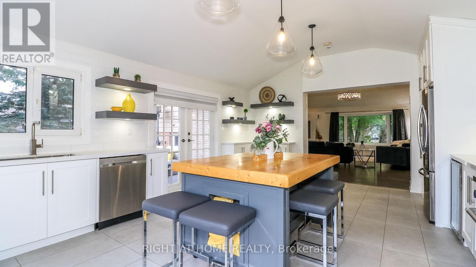 8 Sunset Street Property Photo 41