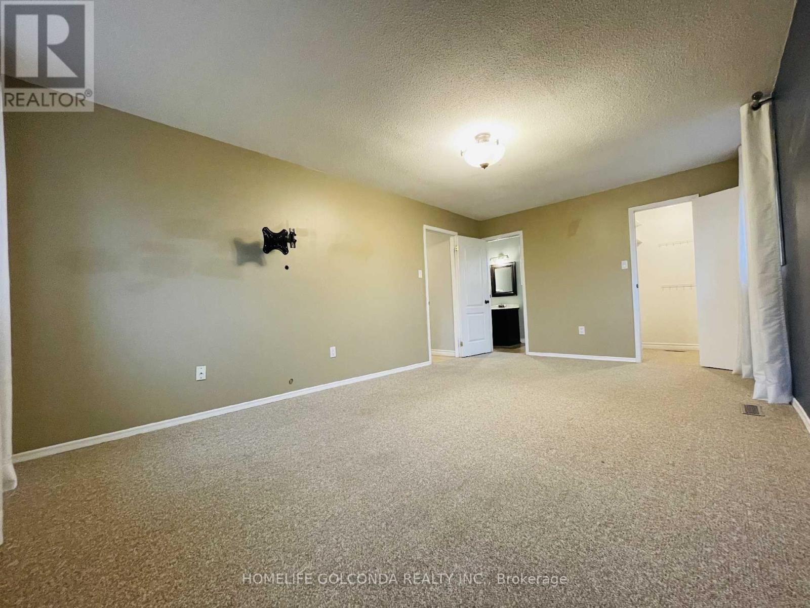 Upper Level - 909 Ferndale Crescent Property Photo 10