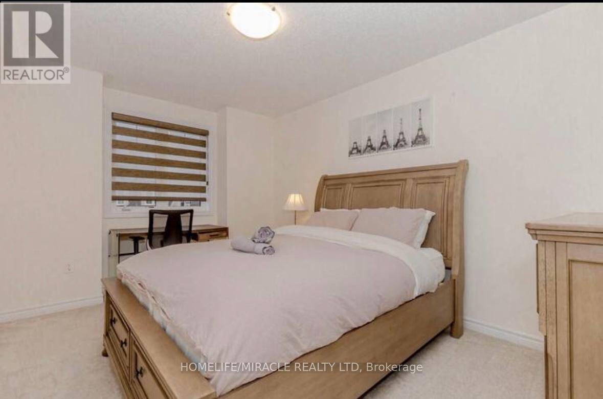 32 - 181 Parktree Drive Property Photo 11