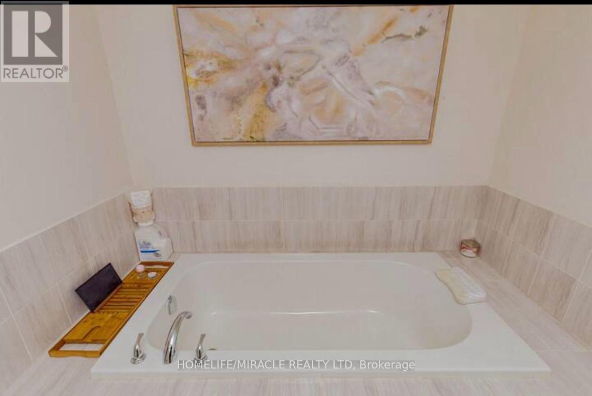 32 - 181 Parktree Drive Property Photo 13
