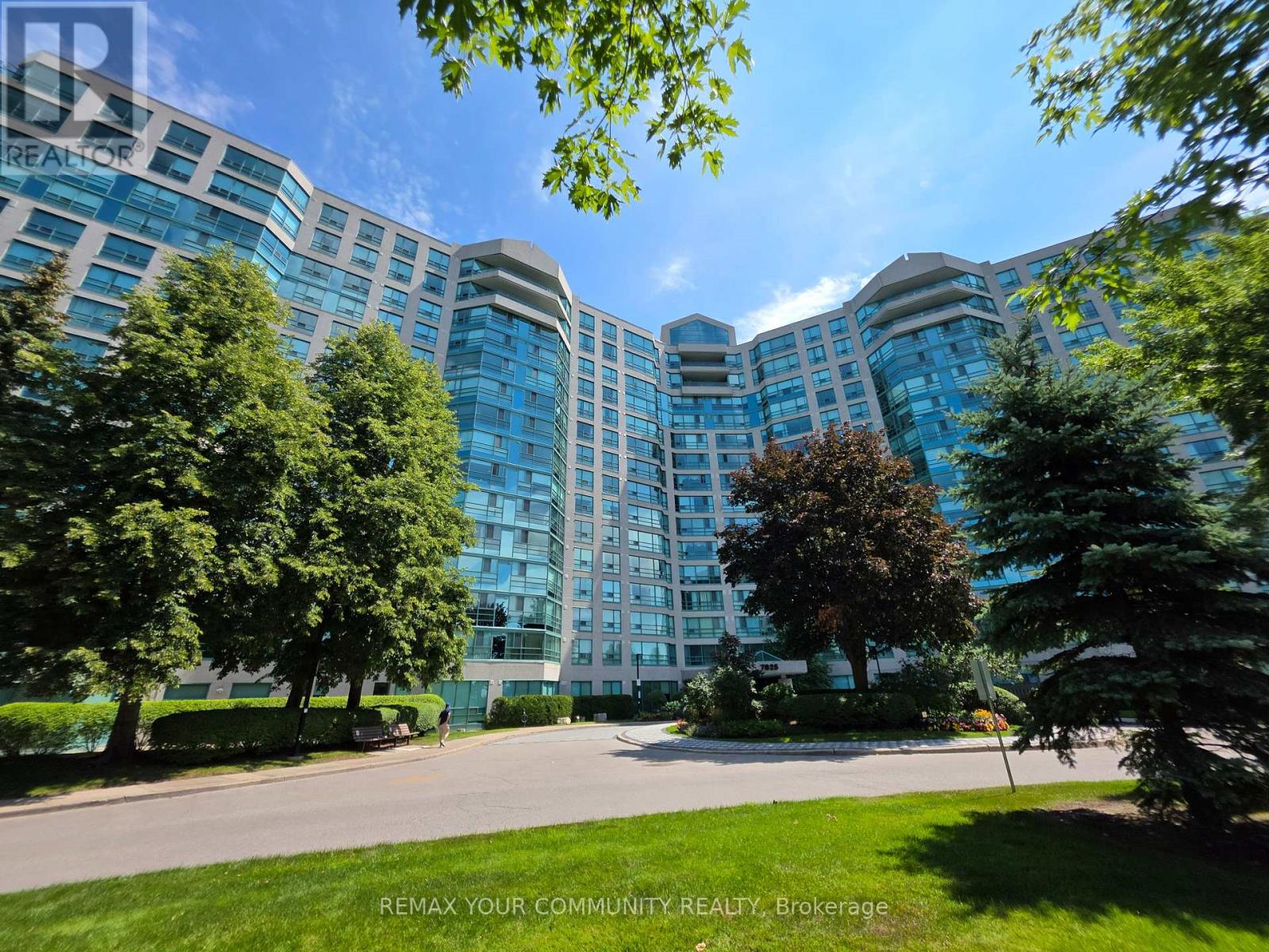 726 - 7825 Bayview Avenue Property Photo 1