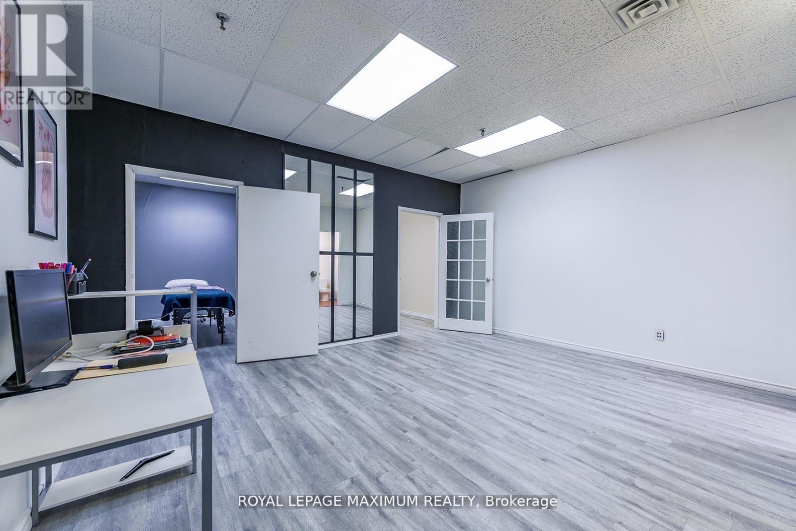 C10 - 4220 Steeles Avenue W Property Photo 19