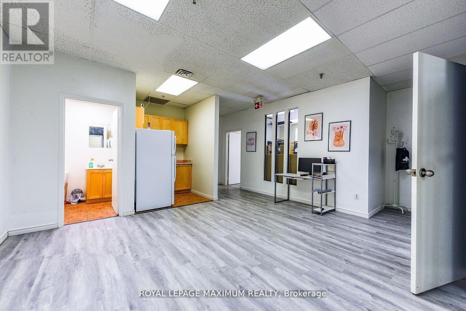 C10 - 4220 Steeles Avenue W Property Photo 25
