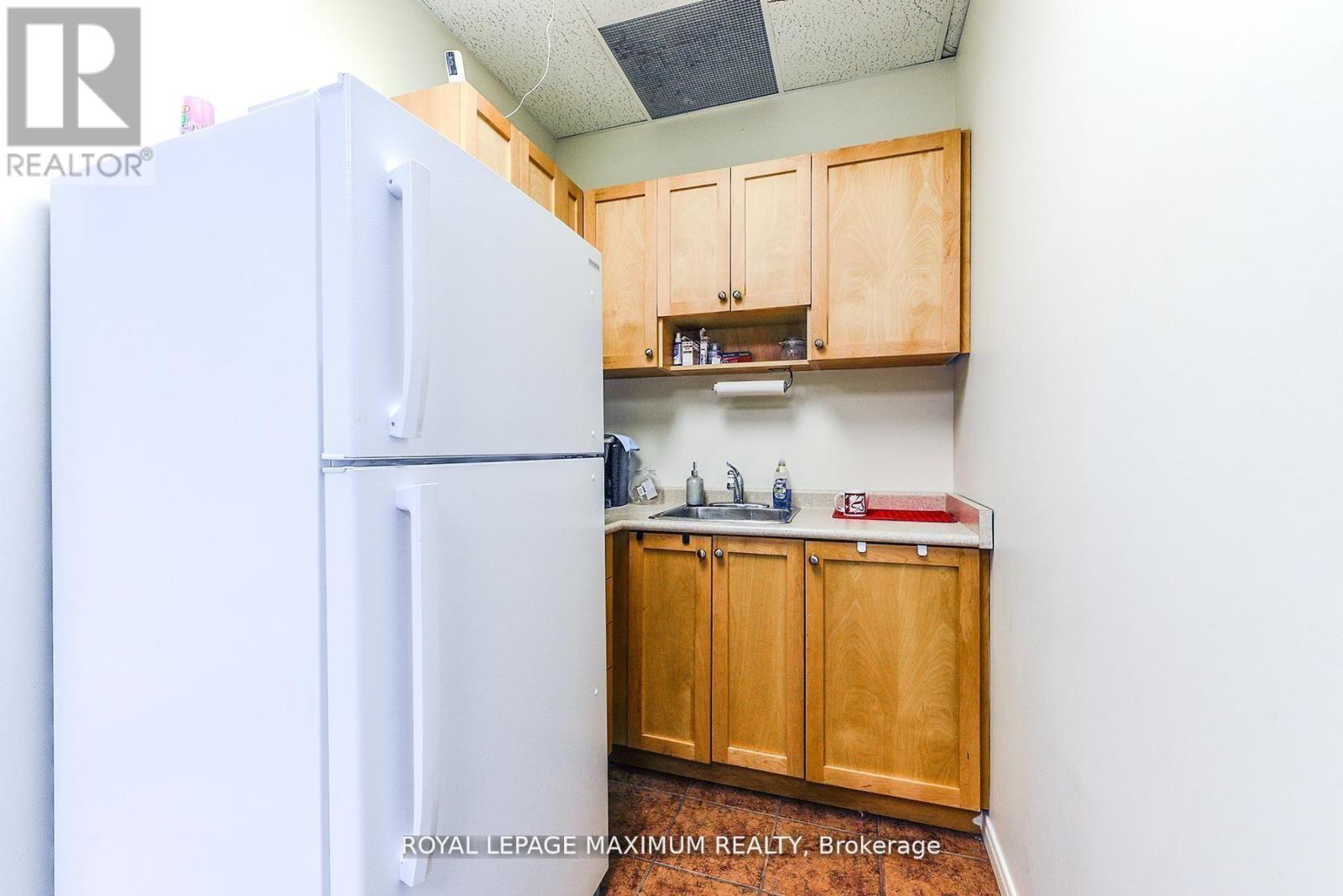 C10 - 4220 Steeles Avenue W Property Photo 26