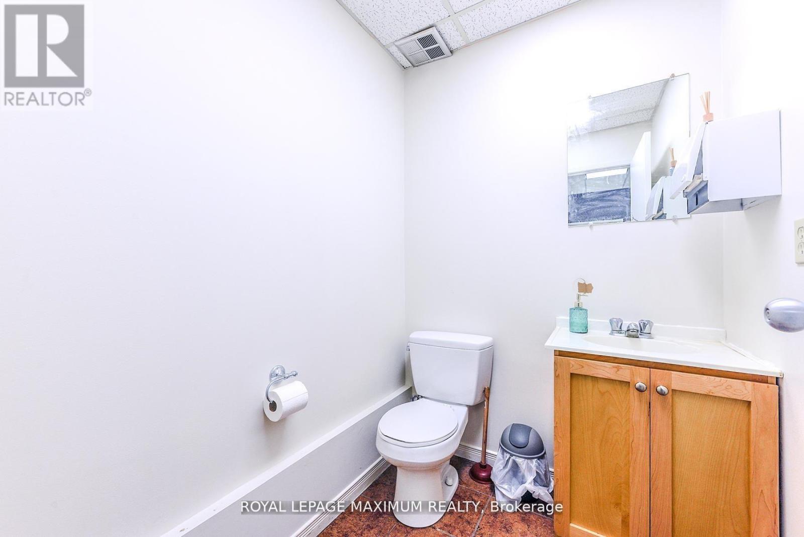 C10 - 4220 Steeles Avenue W Property Photo 27