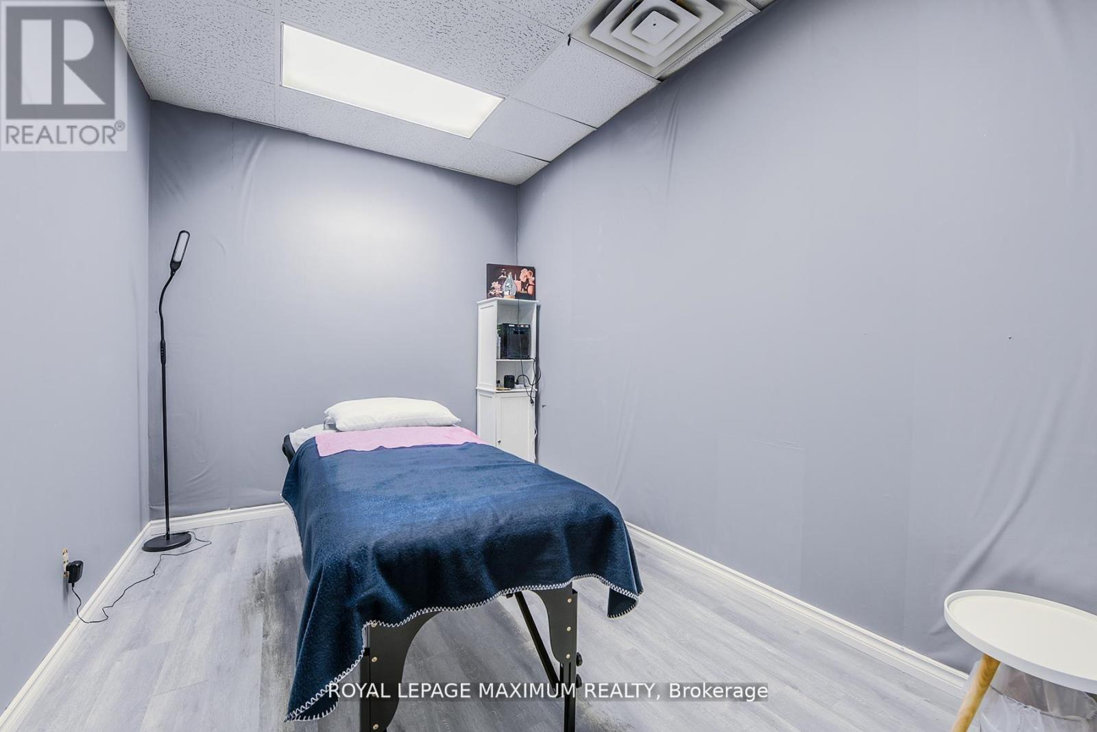 C10 - 4220 Steeles Avenue W Property Photo 29