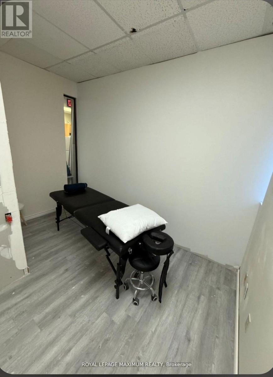 C10 - 4220 Steeles Avenue W Property Photo 33