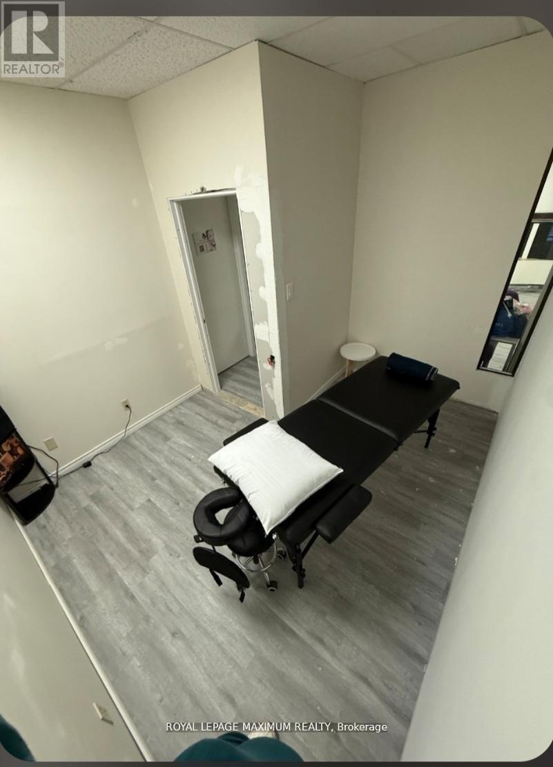 C10 - 4220 Steeles Avenue W Property Photo 34