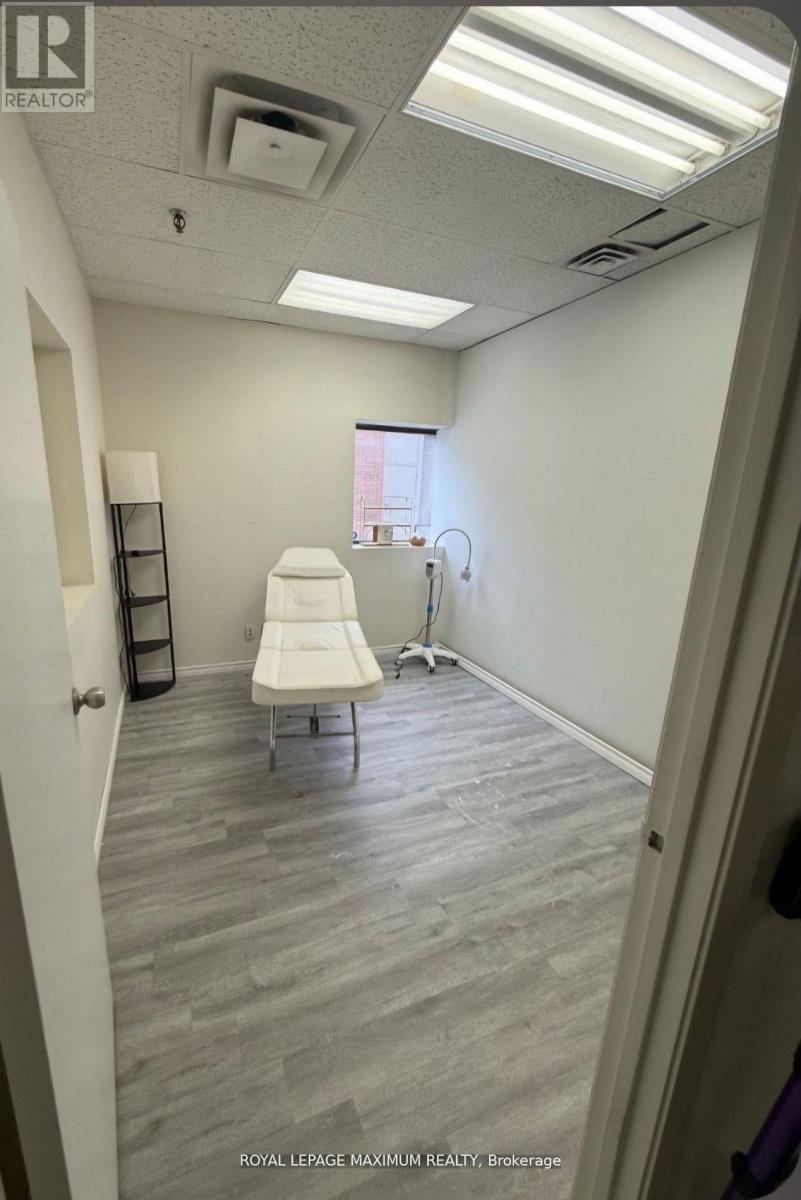 C10 - 4220 Steeles Avenue W Property Photo 36