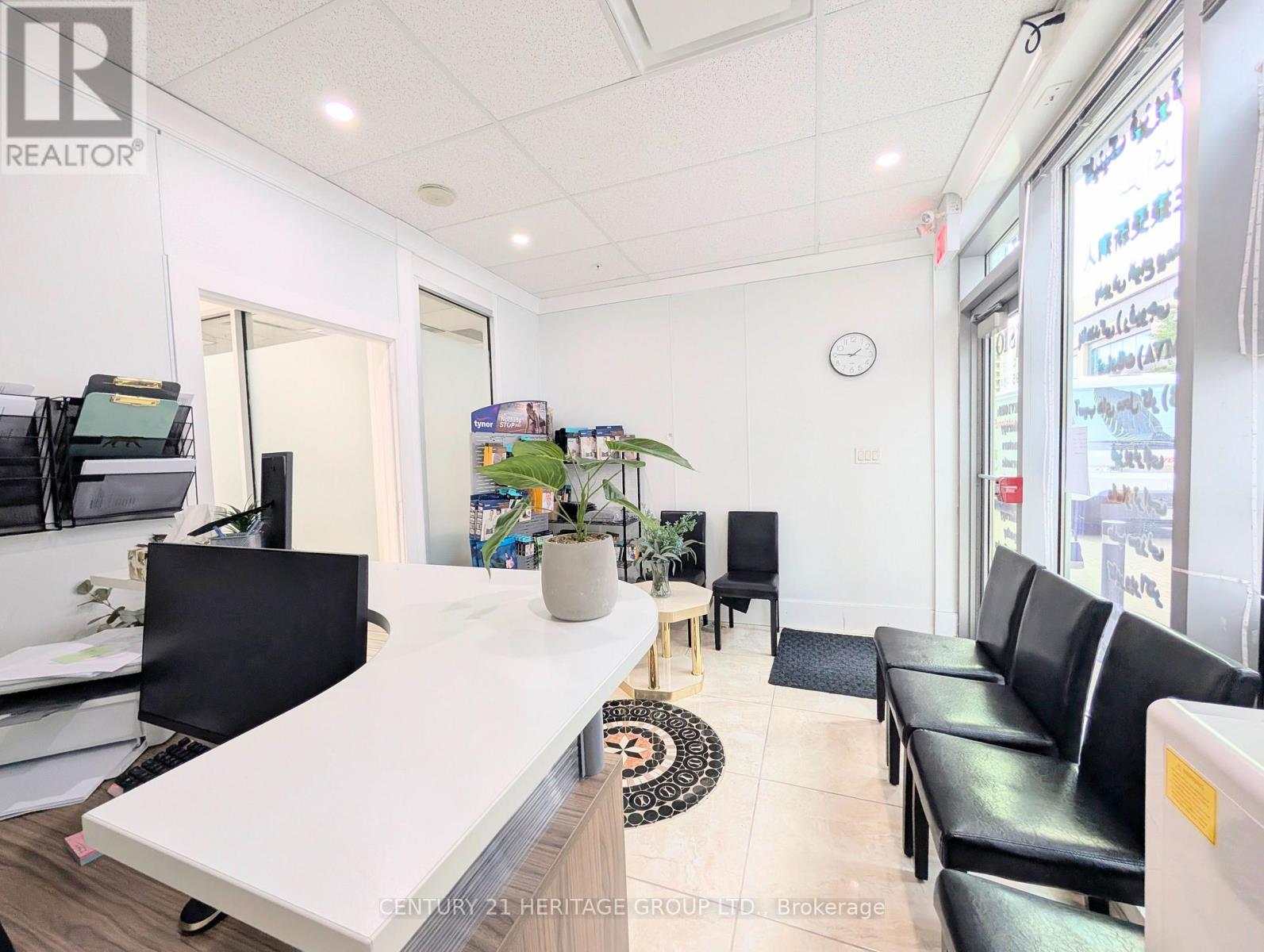 2 - 7181 Yonge Street Property Photo 2