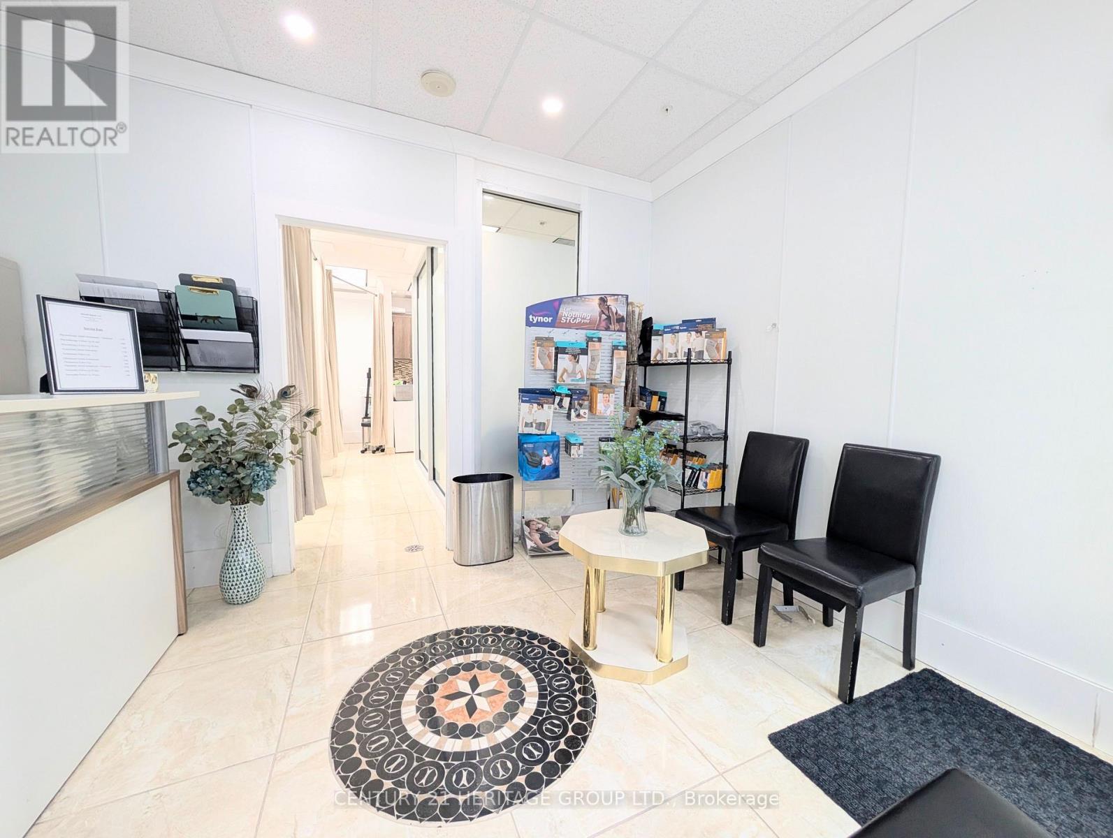 2 - 7181 Yonge Street Property Photo 3