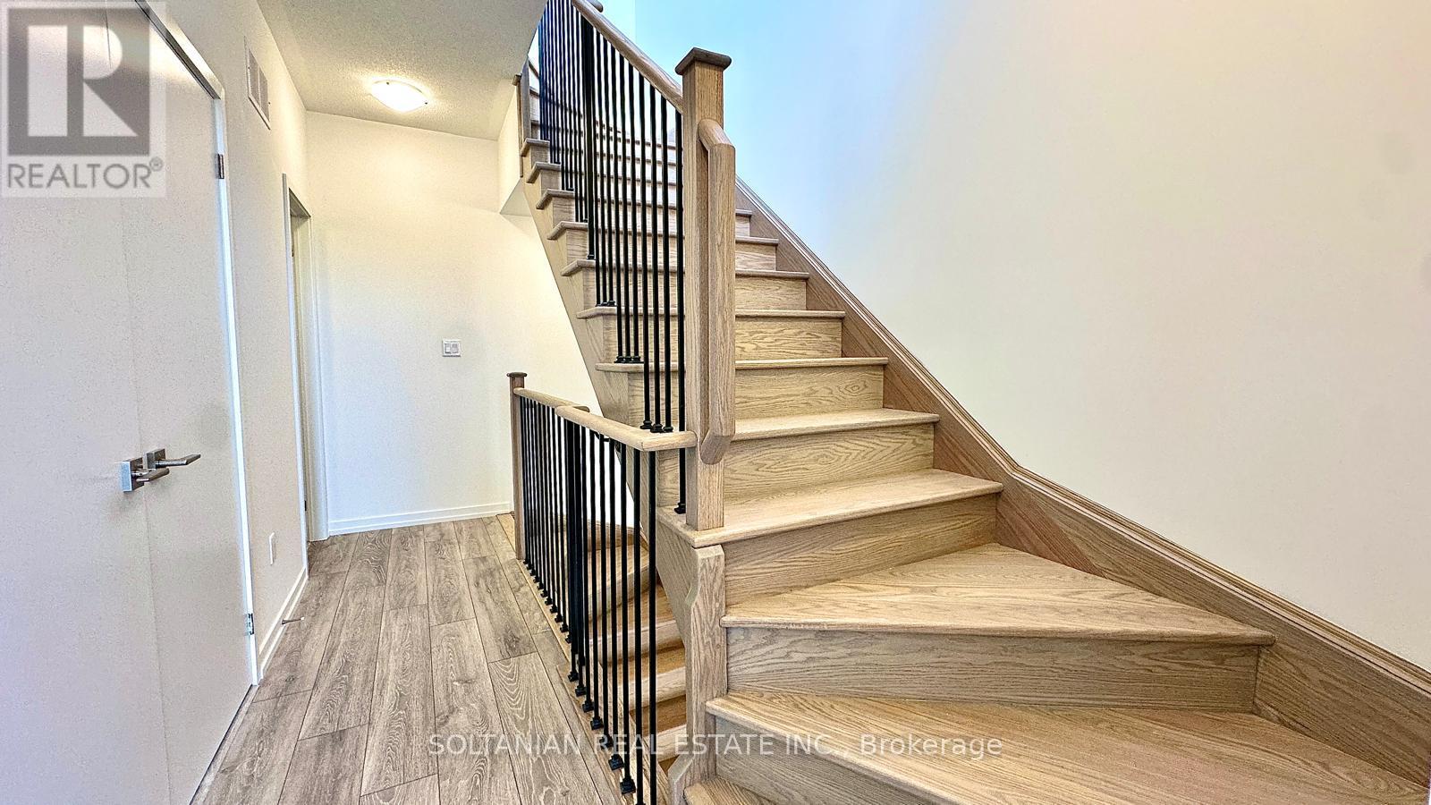 8 - 20 Lytham Green Circle Property Photo 25