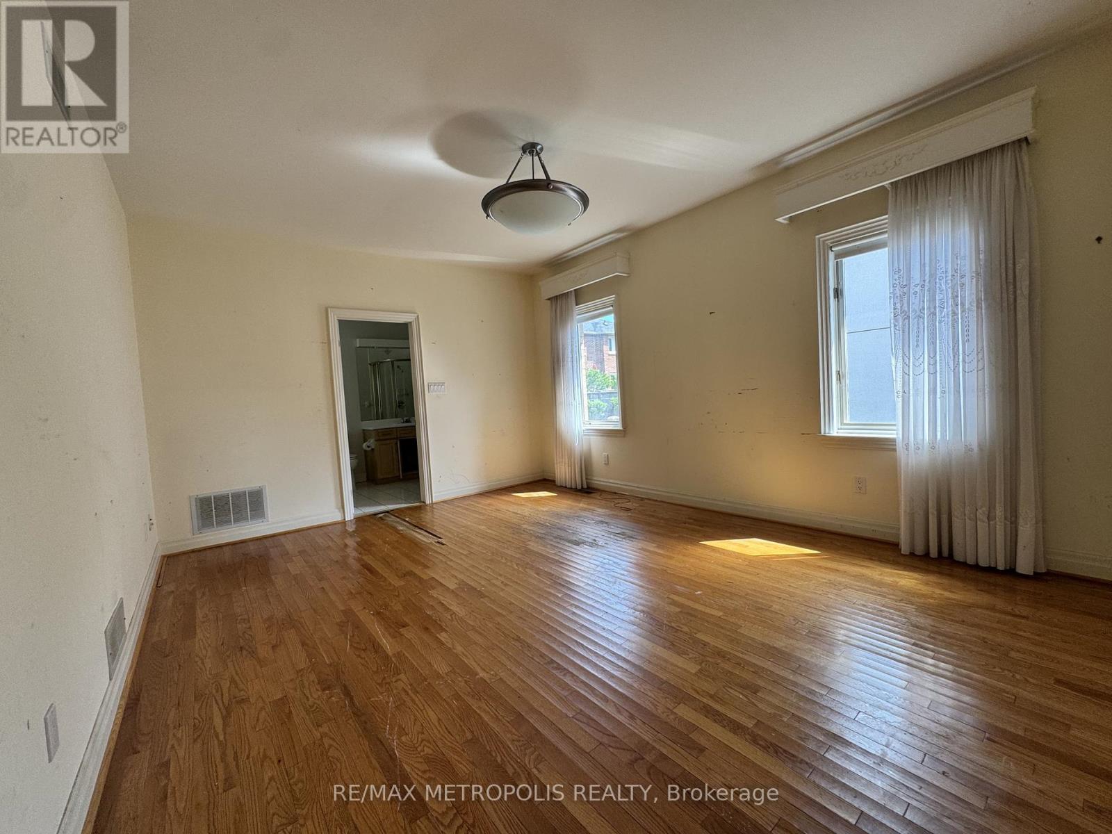 416 Elgin Mills Road W Property Photo 7