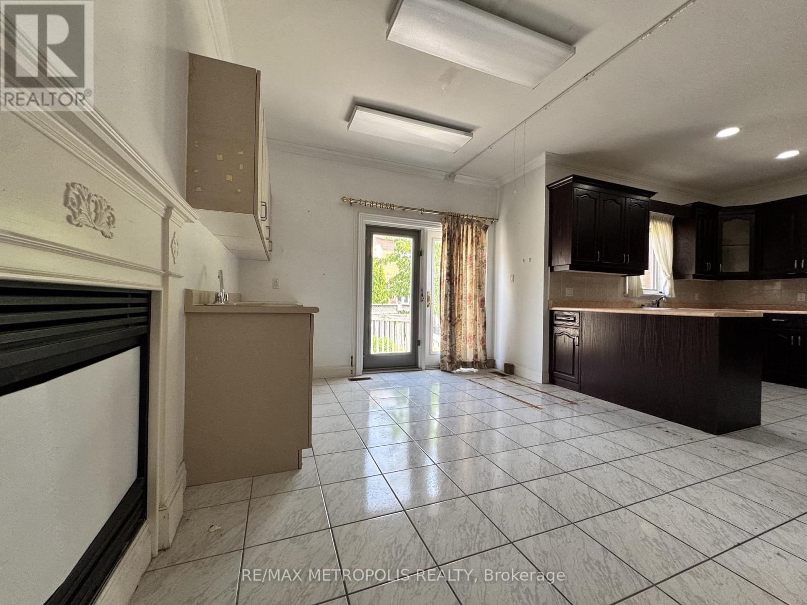 416 Elgin Mills Road W Property Photo 11
