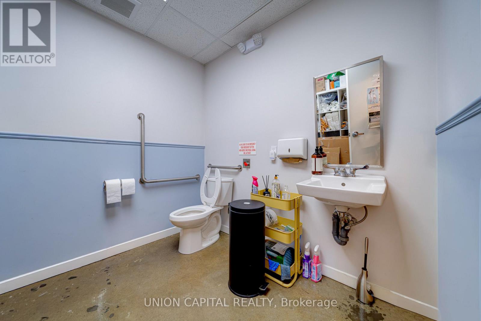 F - 60 South Town Centre Boulevard Property Photo 9