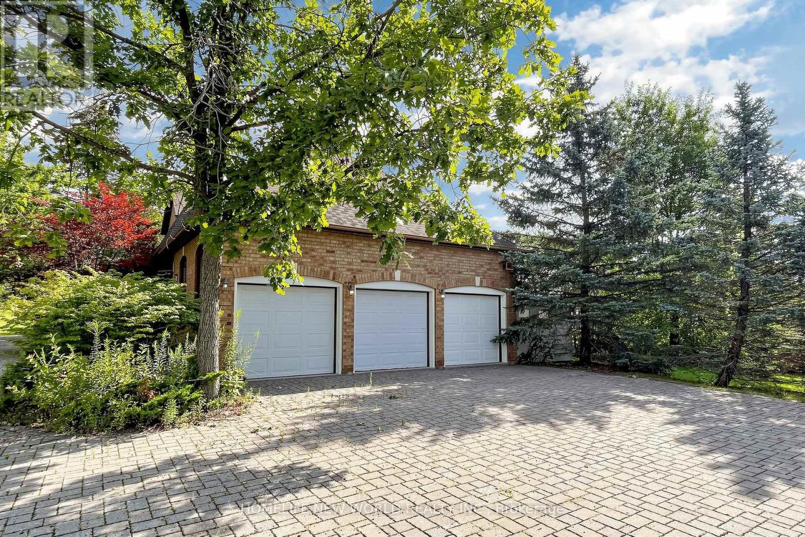 27 Walnut Glen Place Property Photo 4