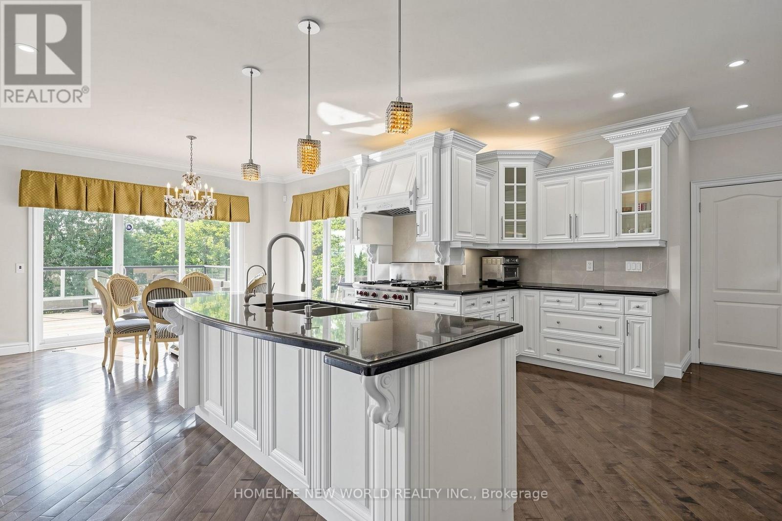 27 Walnut Glen Place Property Photo 13