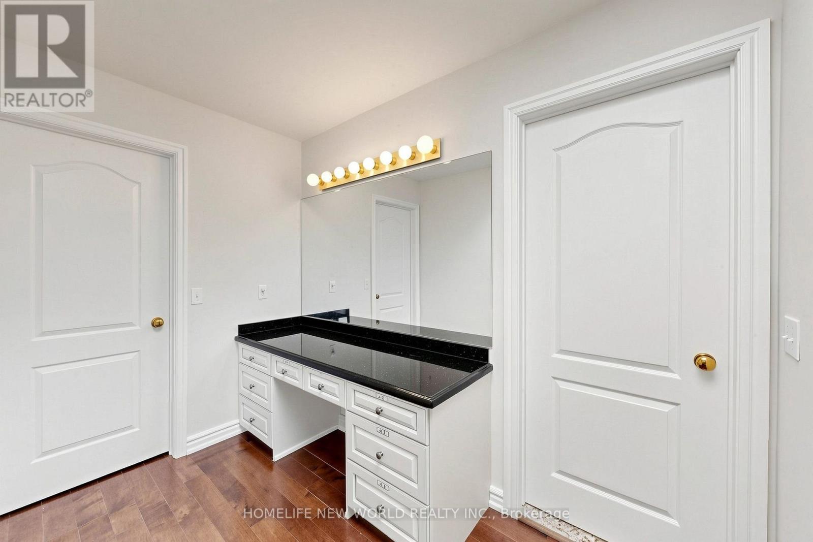 27 Walnut Glen Place Property Photo 26