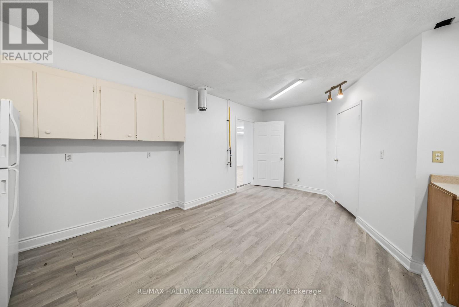 6280 & 6282 Main Street Property Photo 26