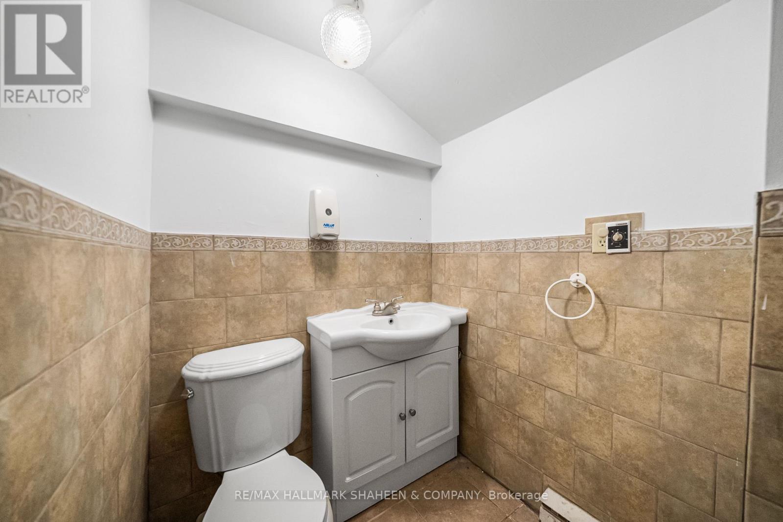 6280 & 6282 Main Street Property Photo 27
