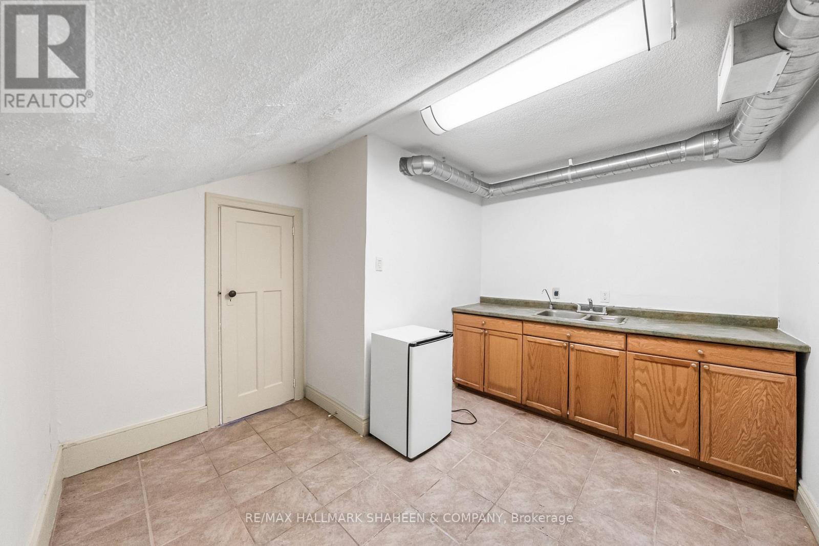 6280 & 6282 Main Street Property Photo 39