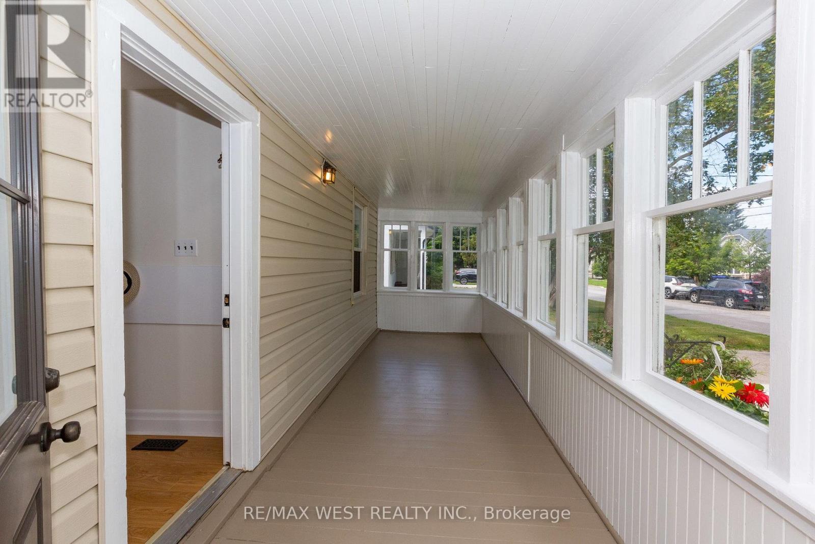 175 Wellington Street W Property Photo 4