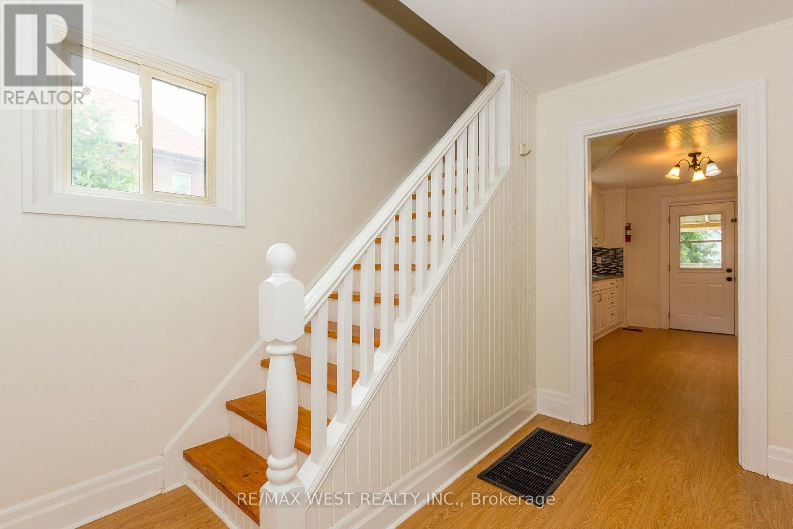 175 Wellington Street W Property Photo 5