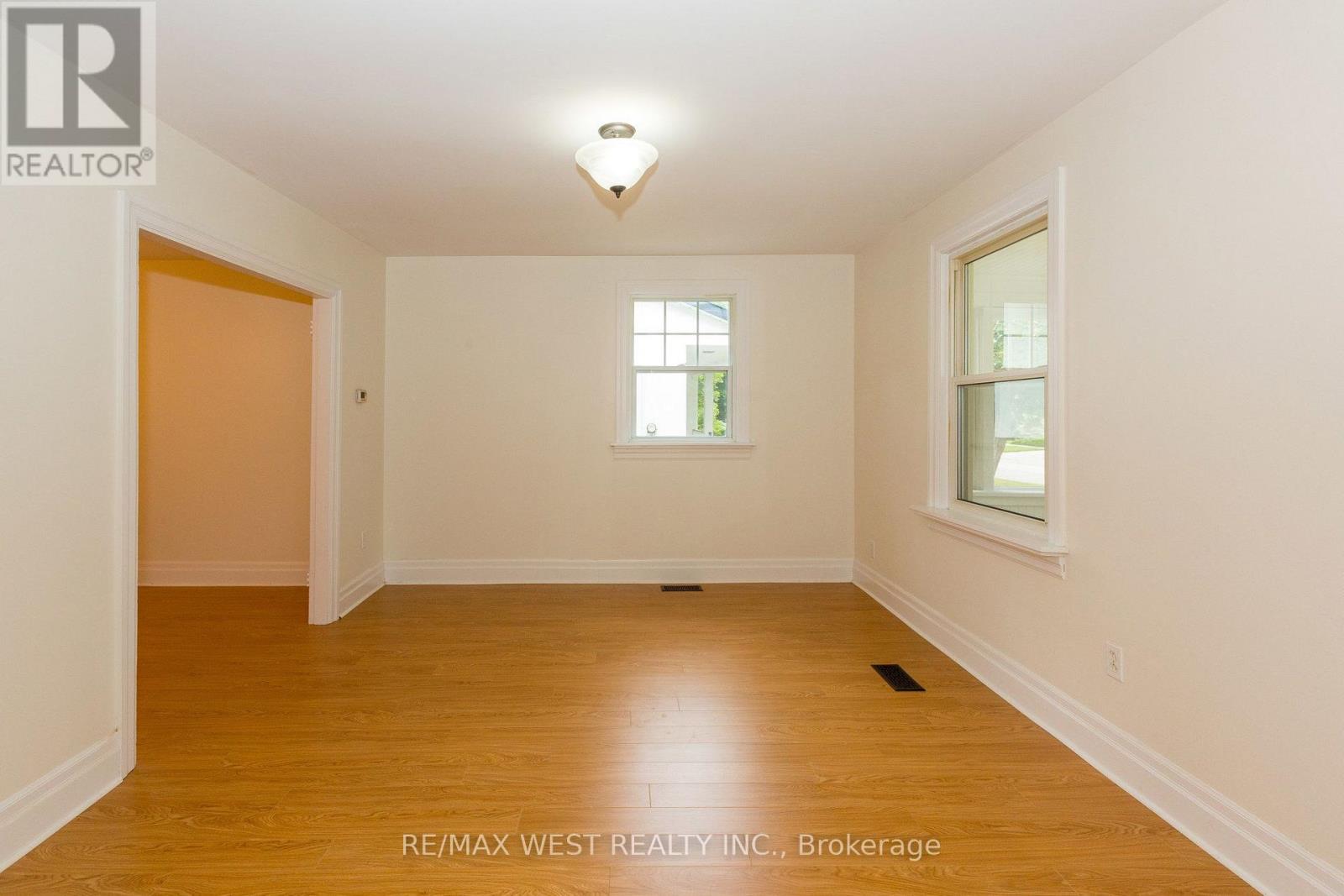 175 Wellington Street W Property Photo 7