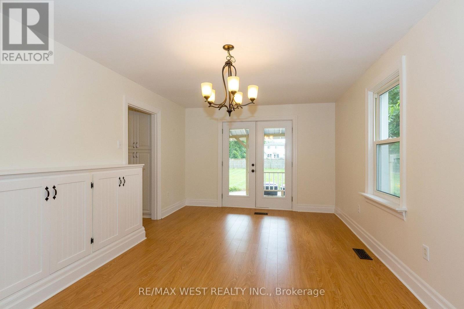 175 Wellington Street W Property Photo 8