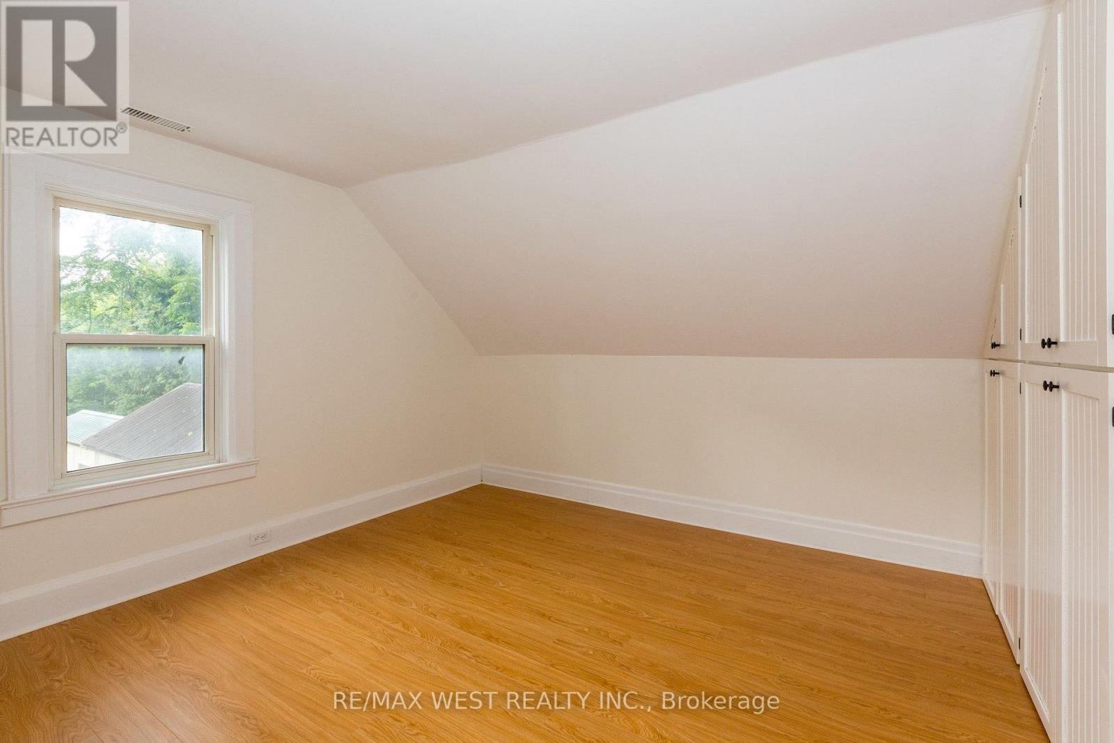 175 Wellington Street W Property Photo 12