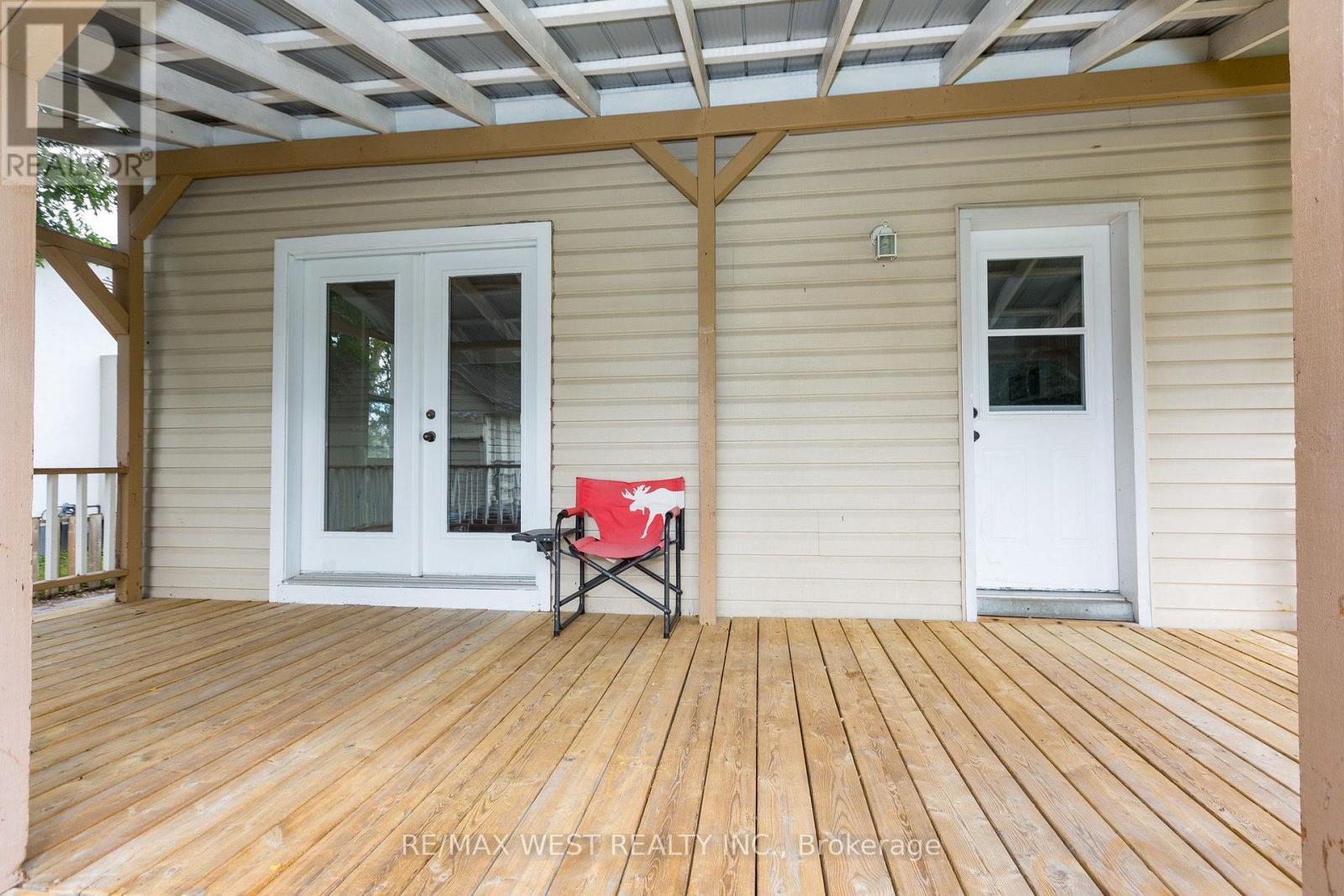 175 Wellington Street W Property Photo 17