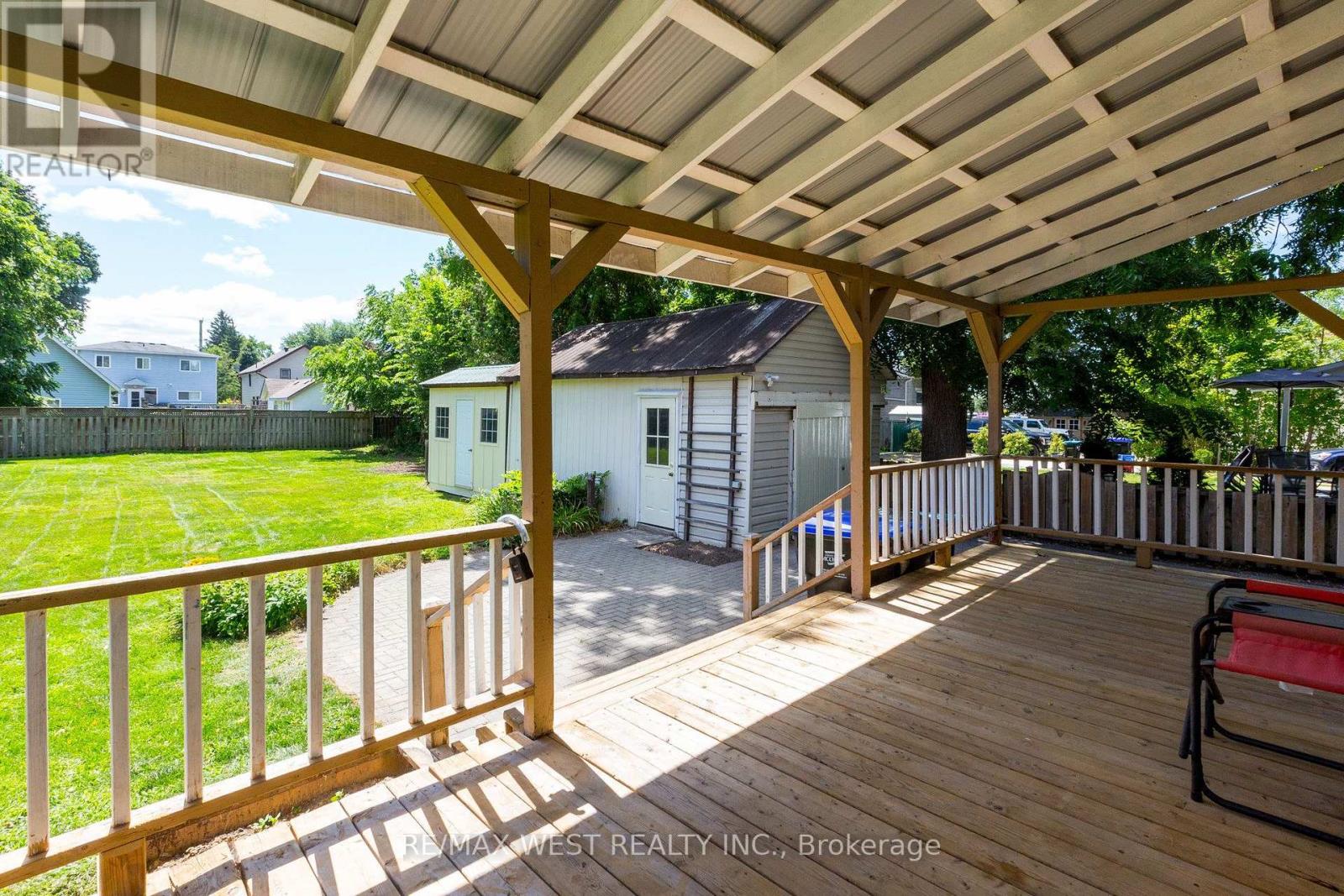 175 Wellington Street W Property Photo 18