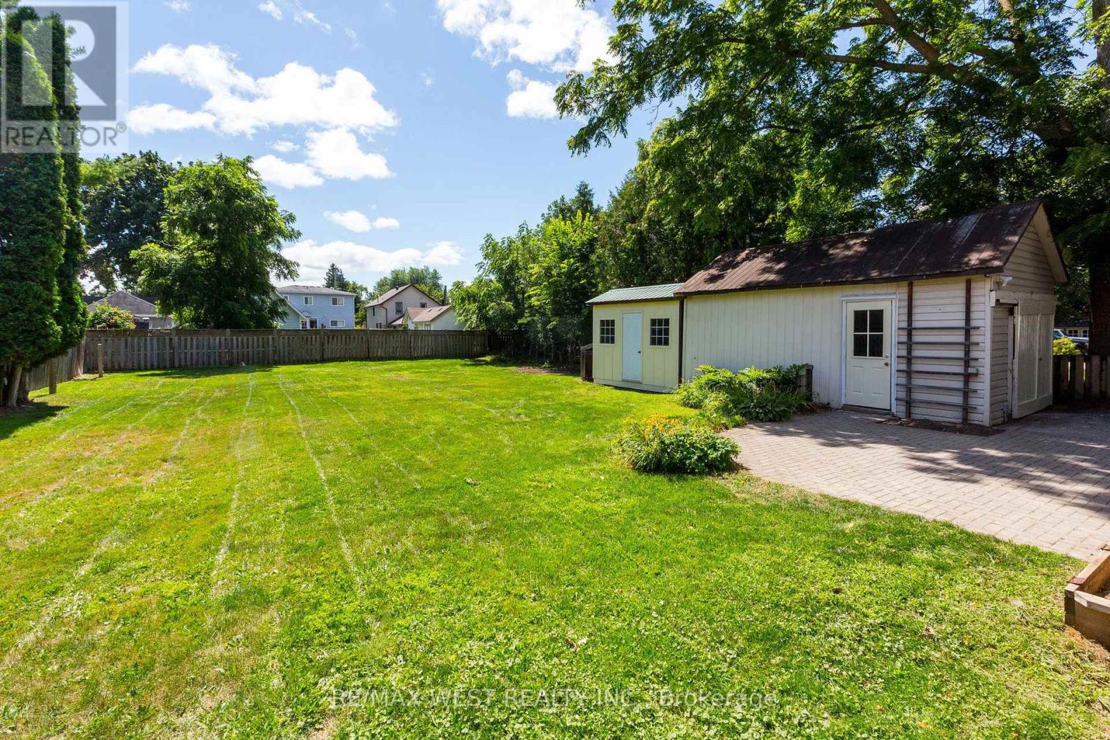 175 Wellington Street W Property Photo 19