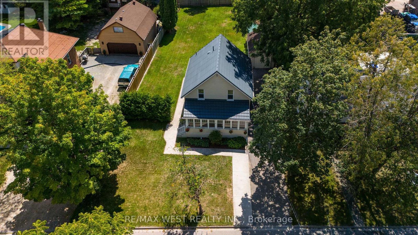 175 Wellington Street W Property Photo 21