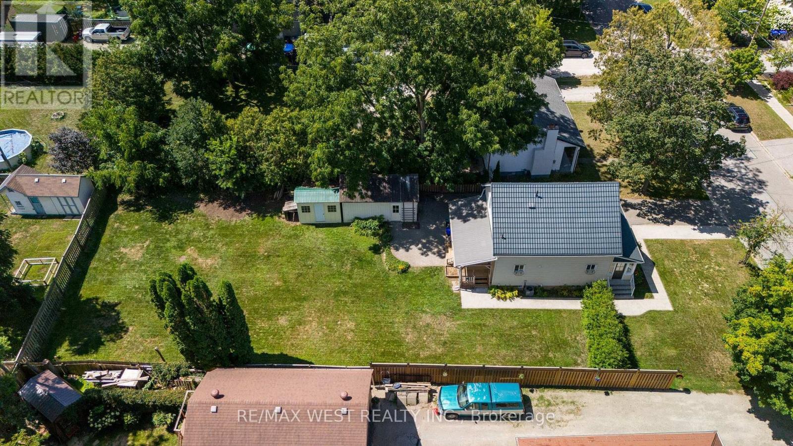 175 Wellington Street W Property Photo 23
