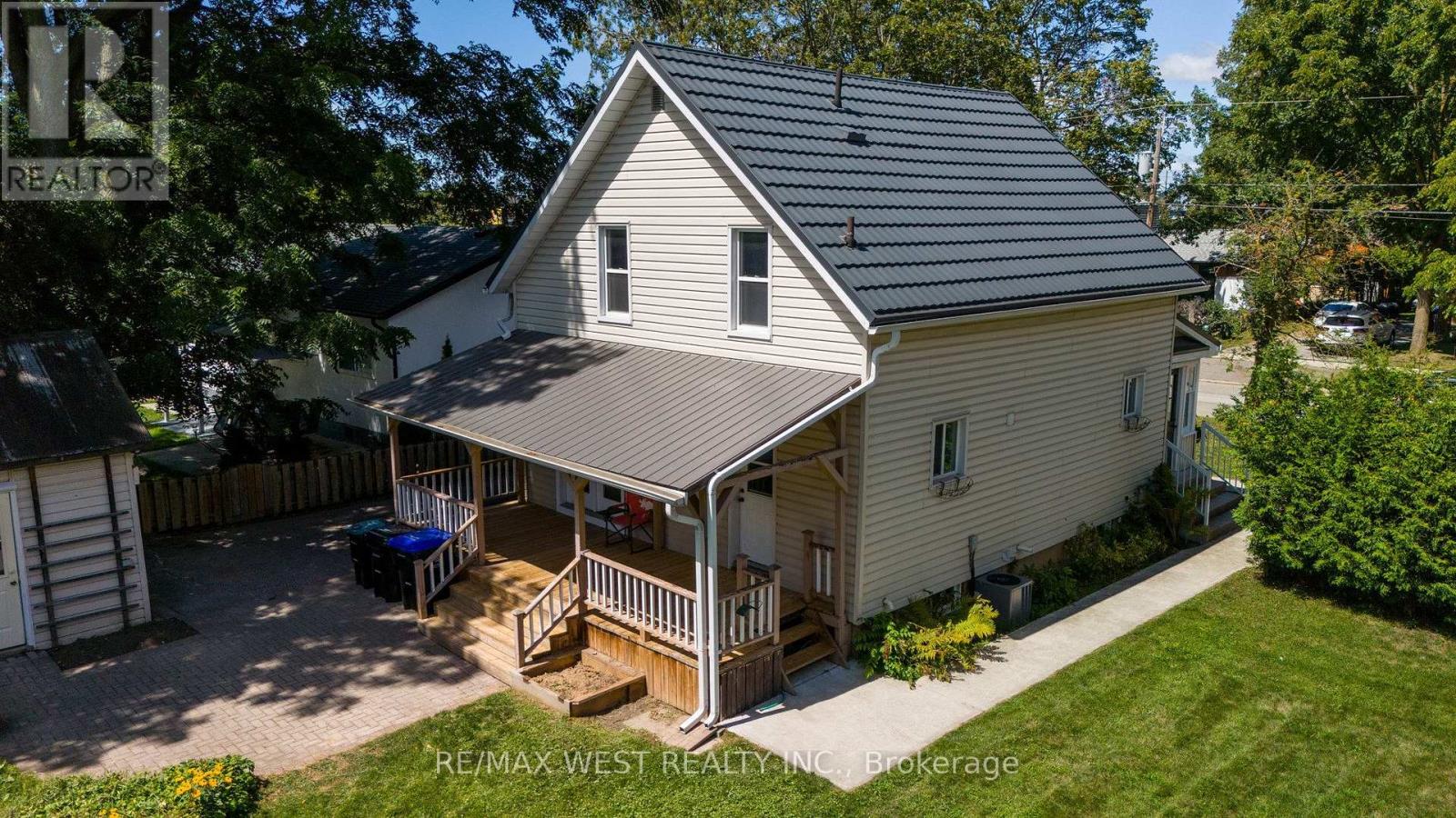 175 Wellington Street W Property Photo 24