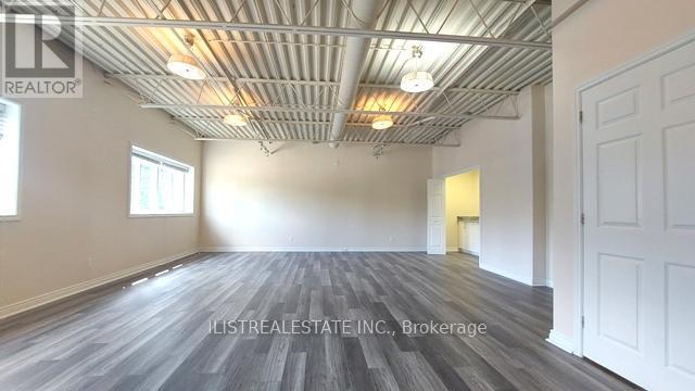 Upper - 458 Service Road Property Photo 3