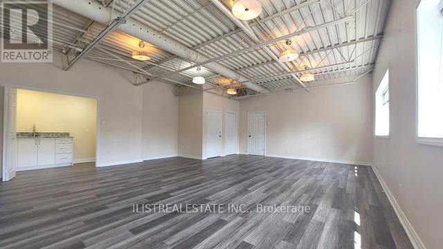 Upper - 458 Service Road Property Photo 4