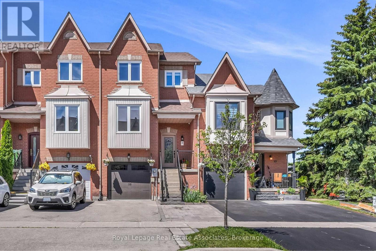 8 PRESTWICK AVENUE