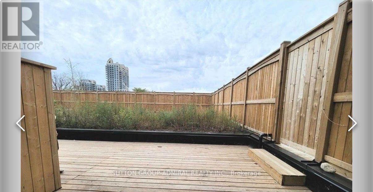 35 - 370 Red Maple Road Property Photo 7