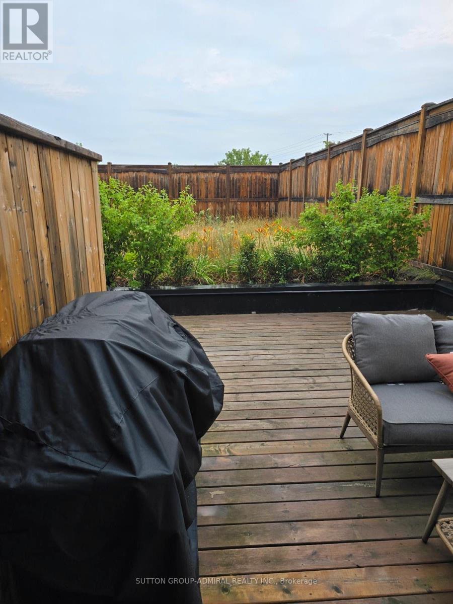 35 - 370 Red Maple Road Property Photo 10