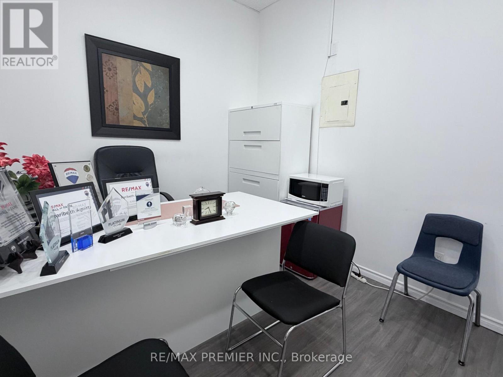 203 - 7181 Yonge Street Property Photo 6