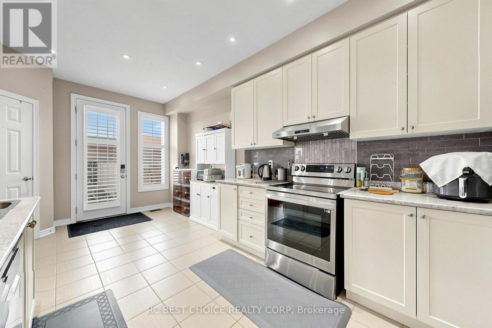 18 Chauncey Court Property Photo 11