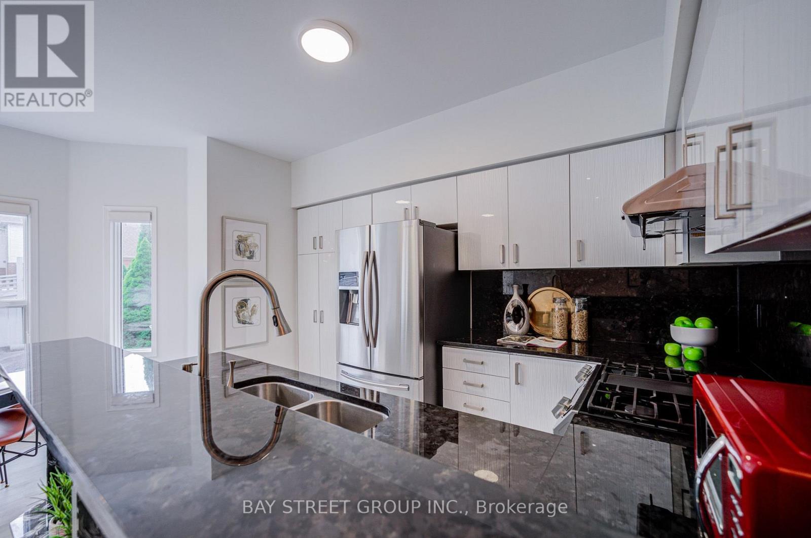 5 Luxton Avenue Property Photo 14