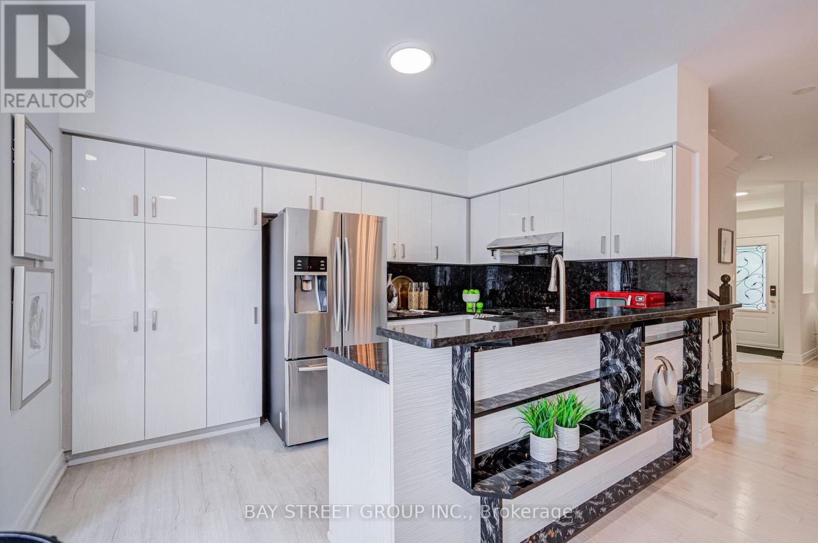 5 Luxton Avenue Property Photo 15