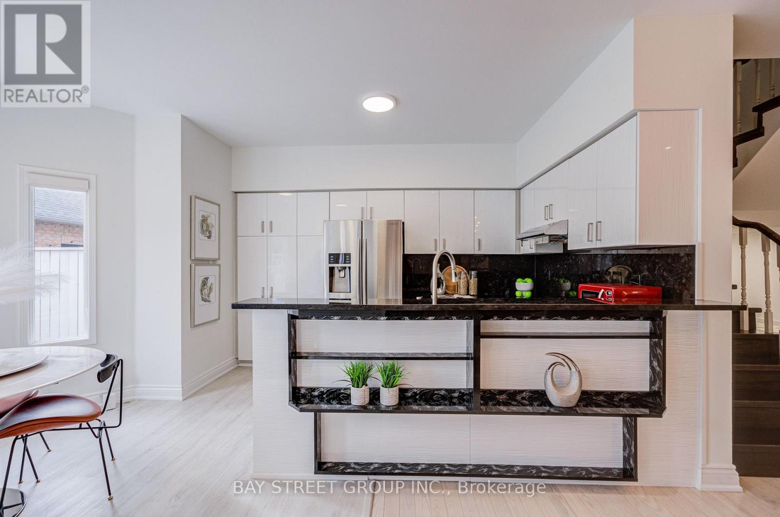 5 Luxton Avenue Property Photo 17