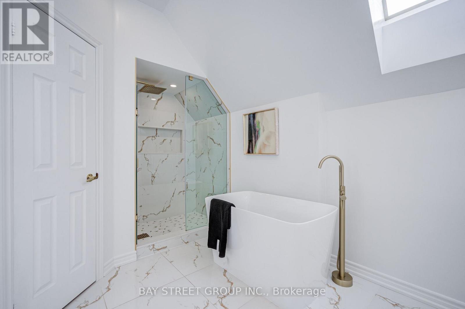 5 Luxton Avenue Property Photo 24