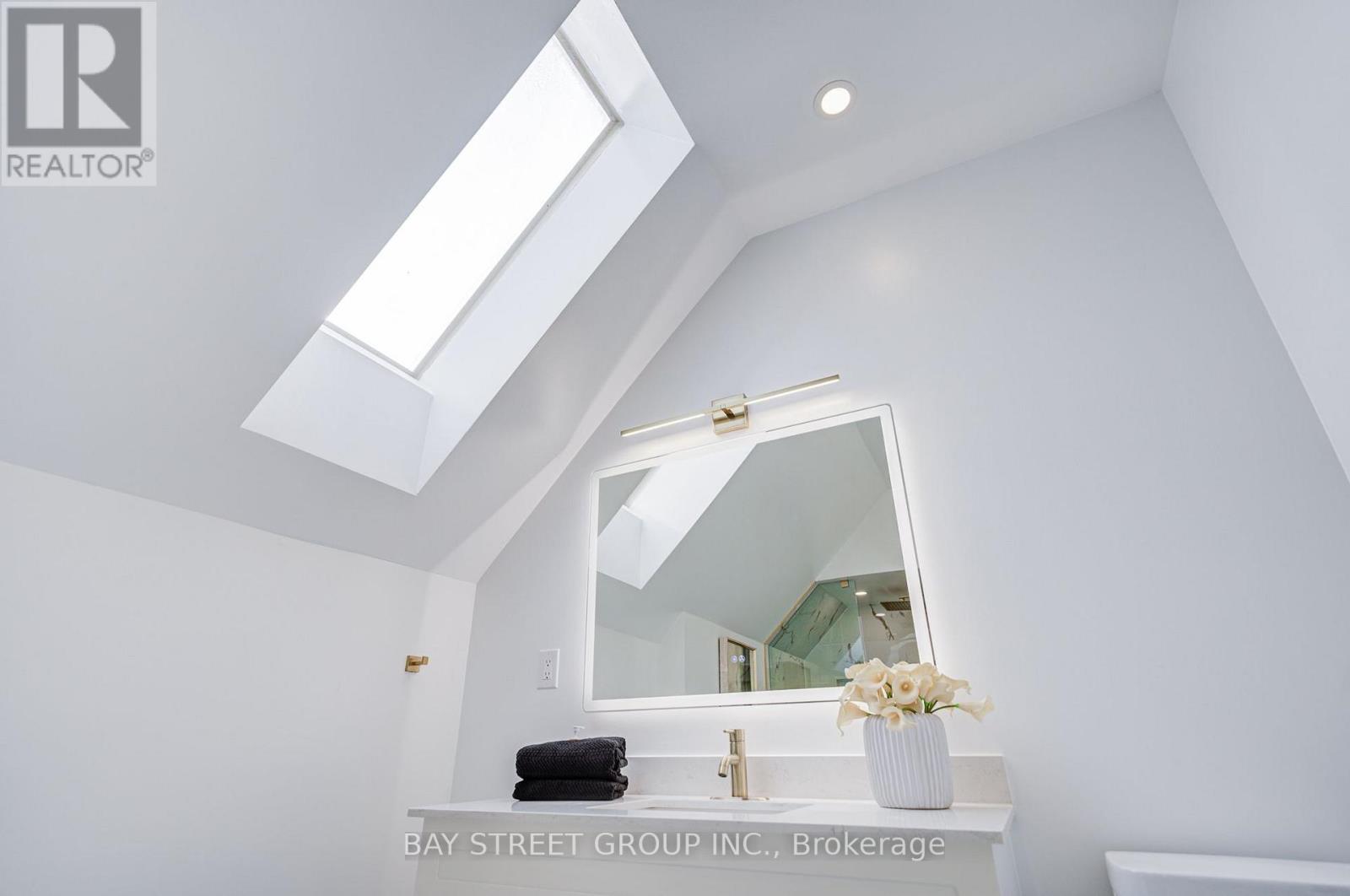 5 Luxton Avenue Property Photo 25