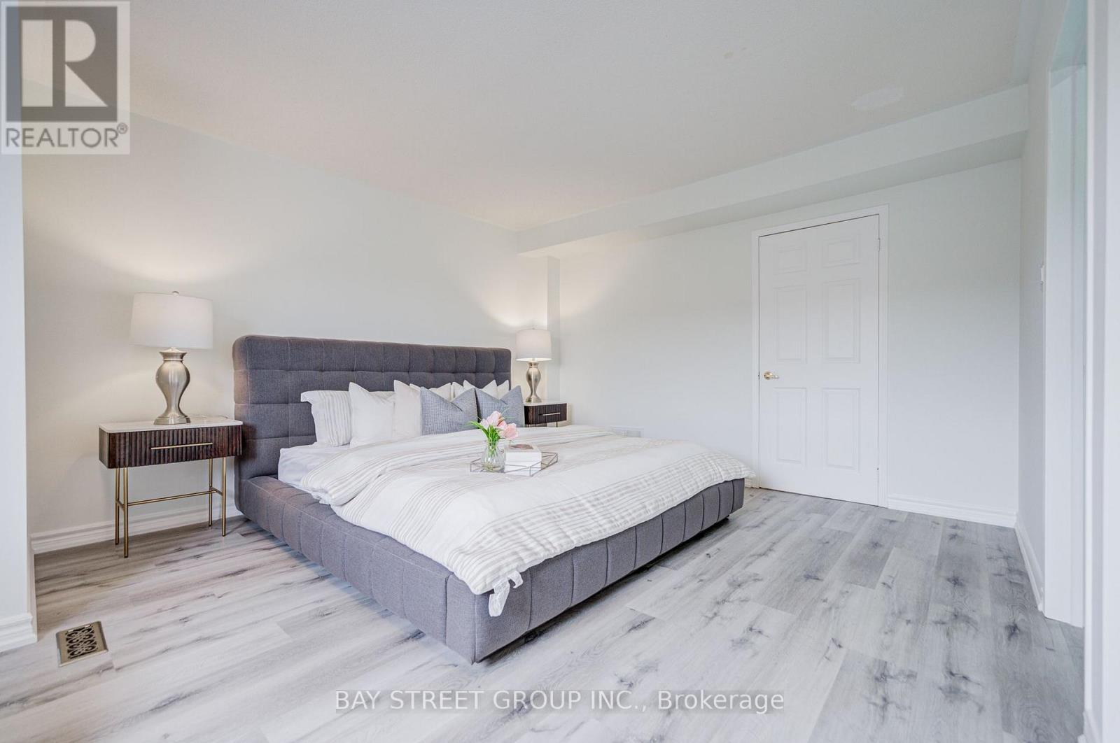 5 Luxton Avenue Property Photo 40