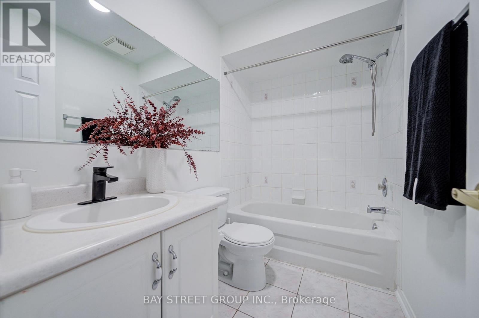 5 Luxton Avenue Property Photo 44